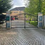 Luxury Loft With Car Charging Point *