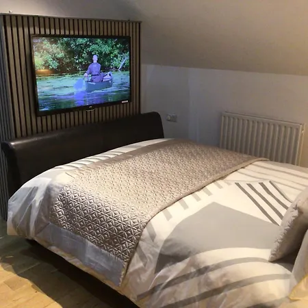 Luxury Loft With Car Charging Point شقة